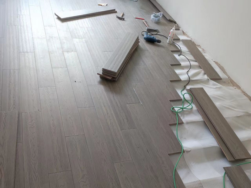 如何預防室內(nèi)地板出現(xiàn)裂縫？