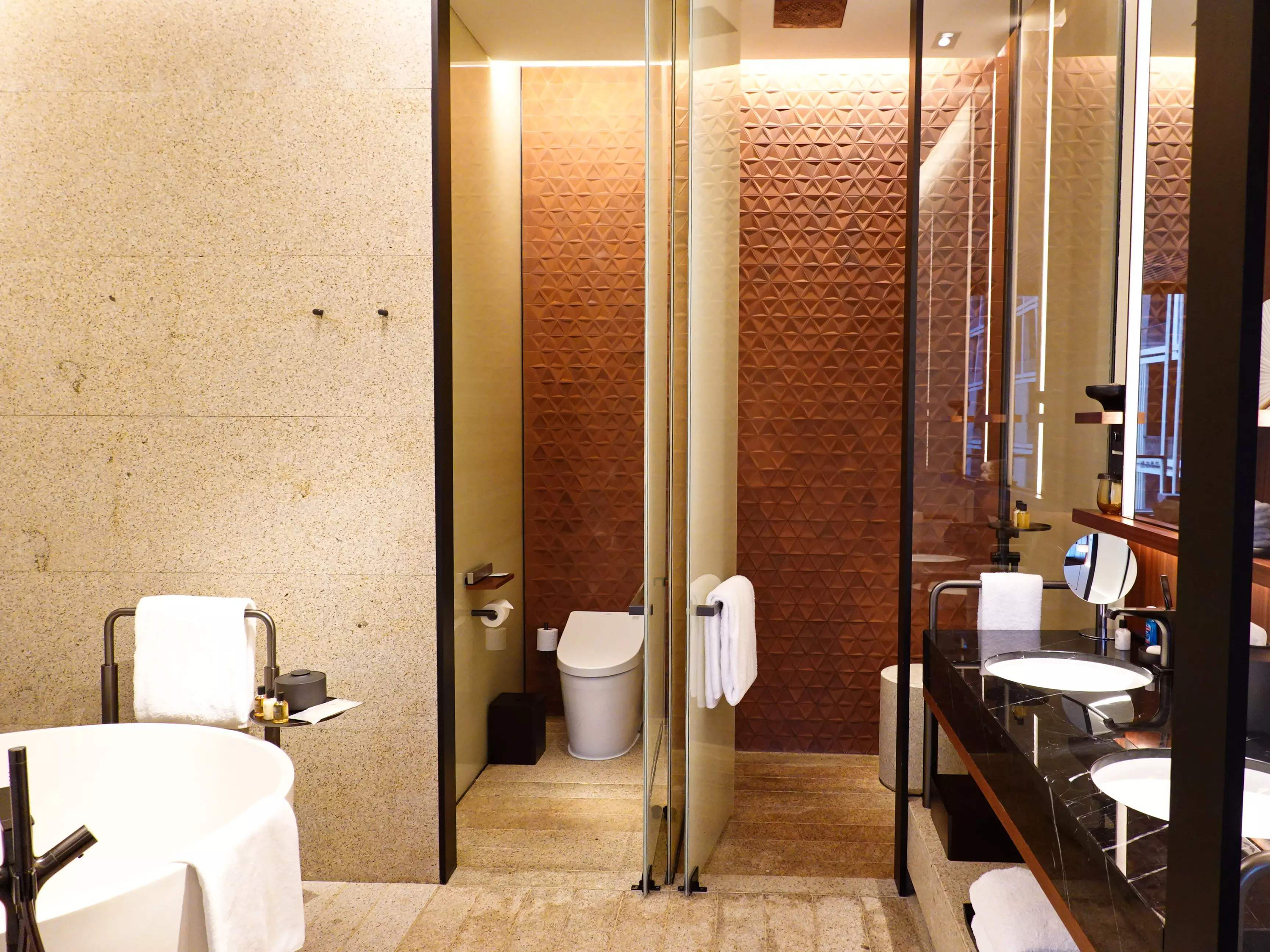 80%的浴室移門下垂或下沉，都可以通過更換移門滑輪來解決