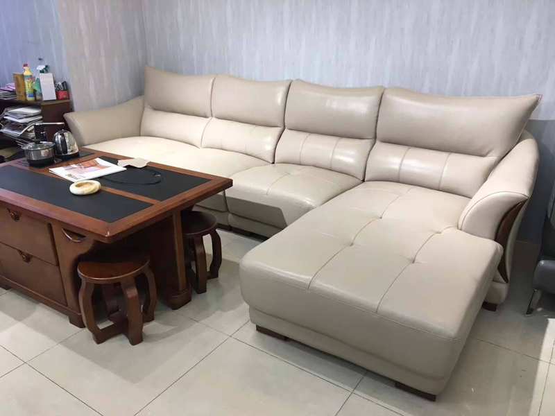 舊沙發(fā)別忙扔，沙發(fā)換皮是勤儉持家的不二之選，自己翻新沙發(fā)也行