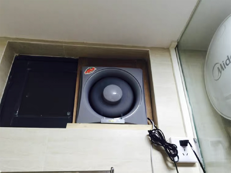 廚房排風(fēng)扇并不是離灶臺(tái)越近效果越好，低于60公分可能造成火災(zāi)