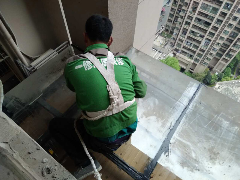 陽臺裝修風(fēng)格,北歐風(fēng)格陽臺設(shè)計,新中式風(fēng)格陽臺欣賞 /></div>
<div>先來介紹陽臺裝修公司哪家好，說起陽臺裝修公司小編推薦陽臺一修房屋快修，客戶可以到一修房屋快修官網(wǎng)在線咨詢客服關(guān)于：陽臺裝修報價、陽臺裝修風(fēng)格設(shè)計、陽臺裝修套餐、陽臺裝修方案、陽臺裝修費(fèi)用、陽臺裝修注意事項等，一修房屋快修可為陽臺業(yè)主打造整體裝修、局部裝修、維修安裝等一站式服務(wù)。</div>
<div><img src=