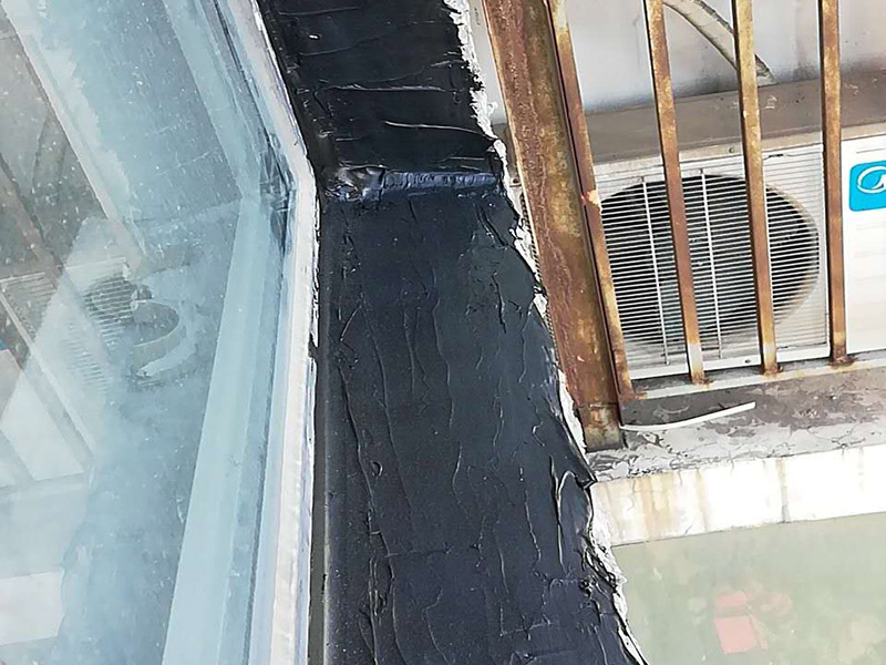 臥室局部改造：老房子裝修是工首步驟，也是最重要的步驟，就是拆改,拆除一些不必要的墻體，改造房屋結(jié)構(gòu)和水電；刮膩?zhàn)?，第一遍刮石膏，硬度好，附著力好干了不容易開(kāi)裂收縮，填充力好，能堵住墻體上小 眼眼，干了后就不能再出現(xiàn)小眼眼了；第二遍刮的重點(diǎn)就是找平，第三遍進(jìn)行修補(bǔ)。