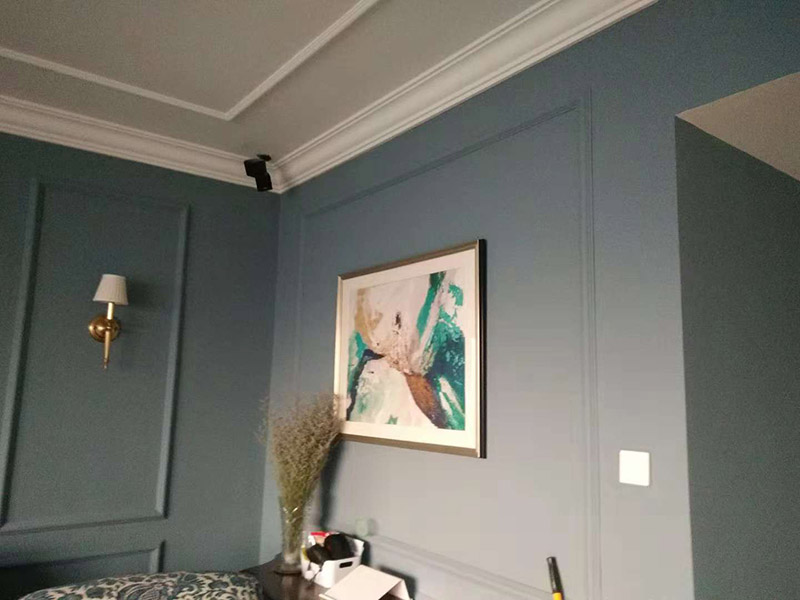 公寓掛畫安裝：墻面裝飾，除了一些運用裝修的材料之外，人們也能夠通過掛畫來進行裝飾的，可以表現(xiàn)出一個主人的整體涵養(yǎng)和檔次，墻上掛畫怎么安裝，只要做到準(zhǔn)確的安裝，才可以有好的結(jié)果。同時墻上掛畫安裝的方法也要理解，掌握好了辦法之后，安裝比較快，并且安全。