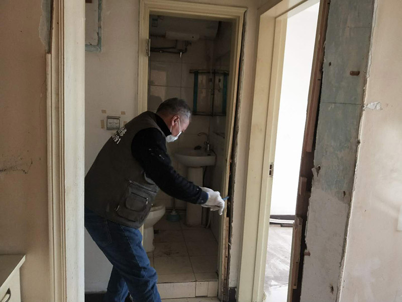 年長的舊房屋現在越來越多，舊房屋的問題有很多，水管老化，墻皮掉落，門窗隔音差等等問題，有些舊房屋需要重新翻新才能住著舒適，裝修翻新相對復雜，那么主要注意些什么問題呢？一修房屋快修小編整理了，翻新裝修注意六事項：