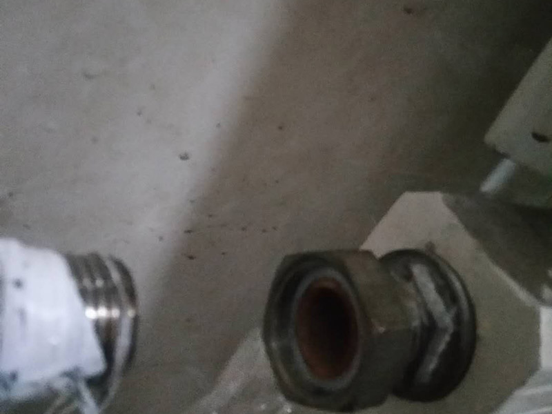 暖氣循環(huán)泵安裝:1、家用暖氣循環(huán)泵安裝前應(yīng)檢查循環(huán)泵進(jìn)出水口是否有異物堵塞； 　　2、家用暖氣循環(huán)泵裝入系統(tǒng)前應(yīng)將系統(tǒng)管道內(nèi)的雜物沖洗干凈，以免循環(huán)泵運(yùn)轉(zhuǎn)時雜物纏繞葉輪造成堵轉(zhuǎn)； 　　3、家用暖氣循環(huán)泵安裝時應(yīng)用力輕柔，請勿大力，以免損壞泵體； 　　4、家用暖氣循環(huán)泵的進(jìn)、出口都要設(shè)有由任(活接頭)，以便裝拆。 　　5、家用暖氣循環(huán)泵安全接線，連線要采用帶地線的三股線的插頭， 地線端與電機(jī)外殼聯(lián)接，以保證安全。 　　6、家用暖氣循環(huán)泵噪聲低，檢查是否轉(zhuǎn)動時，需用螺絲刀頂住耳朵細(xì)聽。 　　7、部分家用暖氣循環(huán)泵泵內(nèi)潛水轉(zhuǎn)動部分利用水潤滑，因此，請勿長時間無水運(yùn)行。