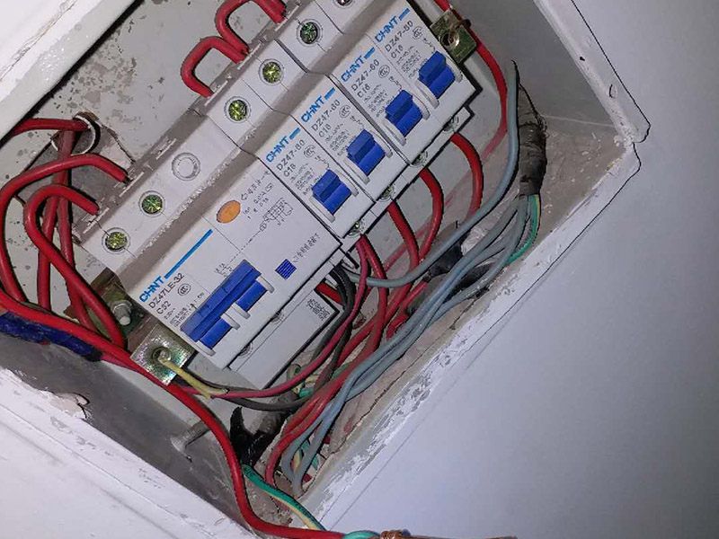 婁底哪家維修公司的電工專業(yè)，婁底電工修一次跳閘多少錢