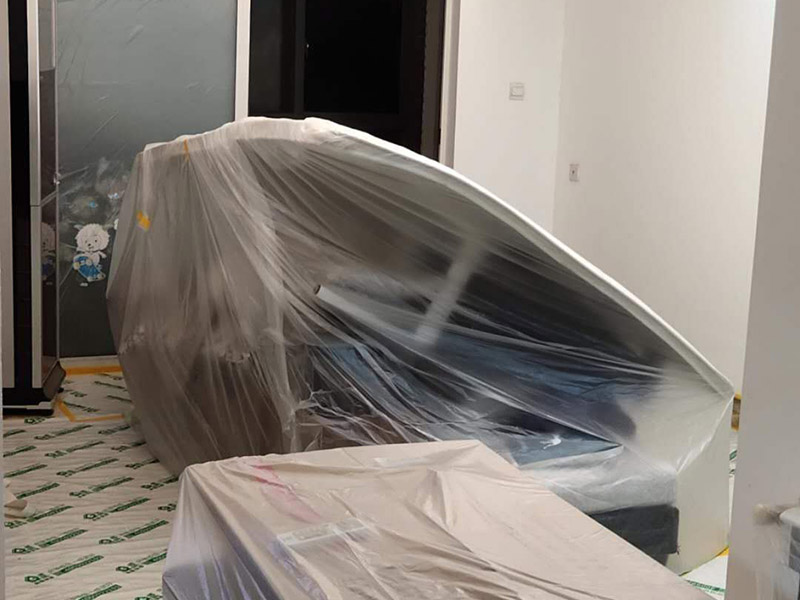 全屋翻新成品保護(hù)：成品保護(hù)的一般方法主要有：&ldquo;蓋、遮、圍、堵、包、綁&rdquo;。對(duì)于不同類型的物品，保護(hù)的方法是完全不同的。地面工程覆蓋保護(hù)，這類就是蓋。采取搭棚等措施對(duì)成品進(jìn)行遮護(hù)，就是遮。將有關(guān)排水、電氣等管道事先進(jìn)行封堵，防止雜物、泥土等堵塞孔道就是堵；對(duì)成品進(jìn)行有關(guān)包裹工作，如采用泡沫板、布條、設(shè)備包裝箱等就是包。