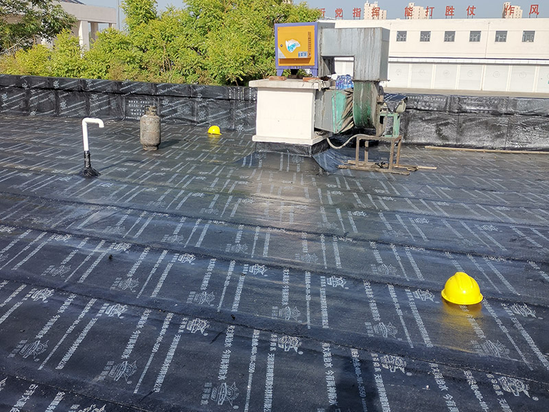 赤峰樓頂漏水補(bǔ)漏施工,赤峰樓頂漏水補(bǔ)漏方法