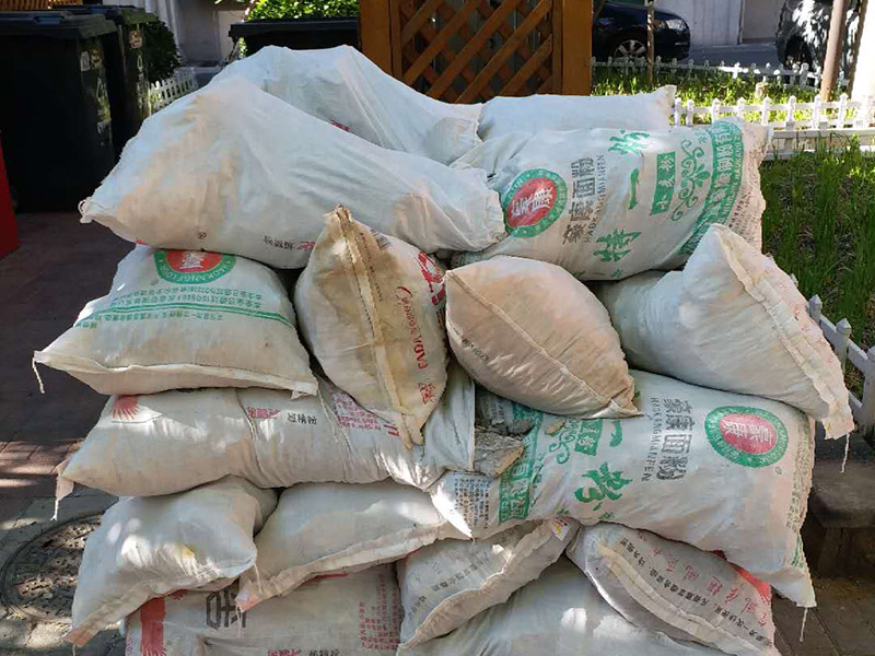 管道更換維修：1.水管安裝后一定要進(jìn)行增壓測(cè)試：增壓測(cè)試一般是在1.5倍水壓的情況下進(jìn)行,在測(cè)試中應(yīng)沒(méi)有漏水現(xiàn)象。 2.在沒(méi)有加壓條件下的簡(jiǎn)單測(cè)試方法，但不完全可行。 3.水管走向：建議水管走頂最安全。主要是水路改造大部分走暗管，而水。