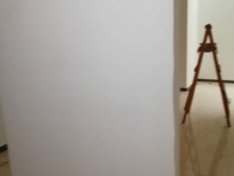 砌磚封門洞維修：裝修中封門洞就是在門上方有一個(gè)長(zhǎng)方形的窗口，把那個(gè)封起來(lái)就是封門洞　　 老式房屋的門上方都帶氣窗，門洞總高度都在2.4-2.5m，而現(xiàn)在裝修門洞高度只留到2.1m左右，還有近40cm的高度的空洞需要封堵，這就叫門洞封堵?！　?裝修封門洞的方法一般都用石膏板，但能代替石膏板的材料也有很多。還有用紅磚砌