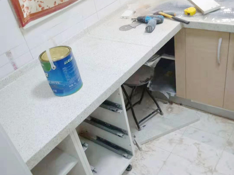 安裝燈具的師傅電話，吊燈、客廳燈和壁燈分別有什么安裝不同之處