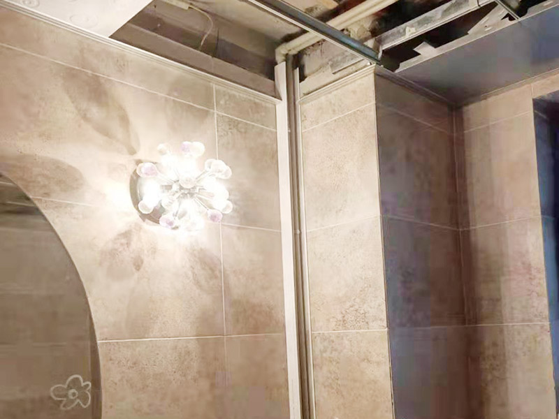 明管安裝維修：第一步是測量，確定線管和一級配電箱的固定點位。第二步是加工我們所需要的線管。第三步是線管的安裝和固定。第四步是管路進入線盒或者是線盒。