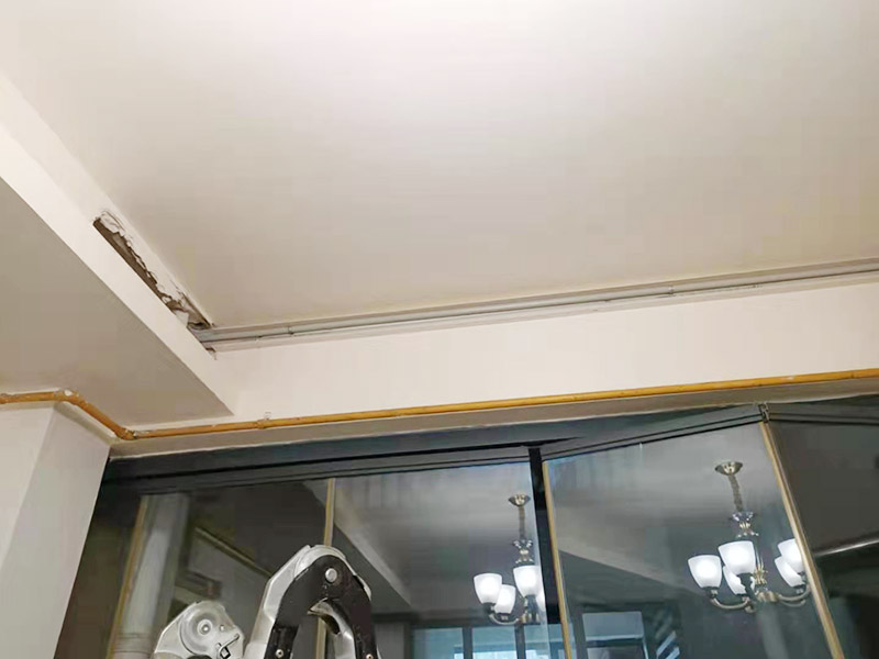 明管安裝維修：第一步是測量，確定線管和一級配電箱的固定點位。第二步是加工我們所需要的線管。第三步是線管的安裝和固定。第四步是管路進入線盒或者是線盒。