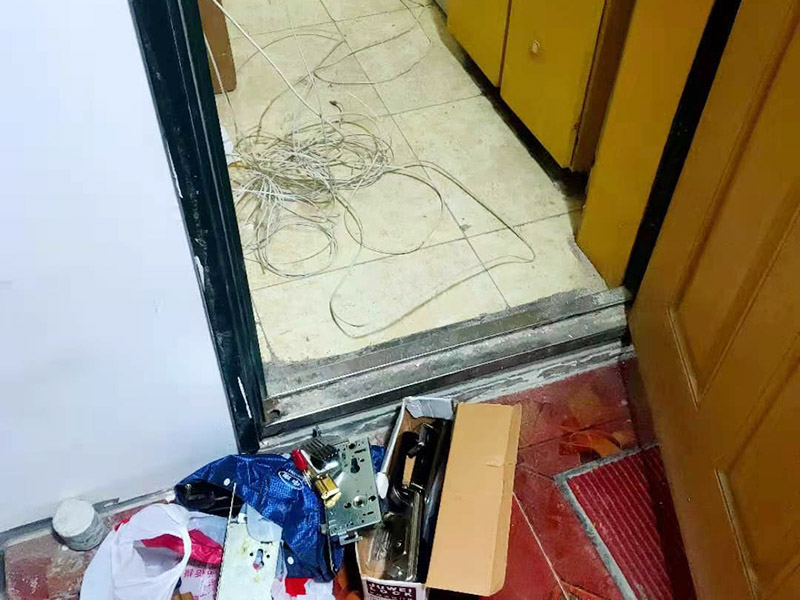 家具木門被踢壞了，若要自己動手進(jìn)行家具木門維修要用到哪些工具