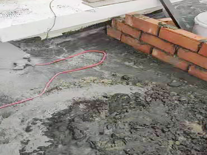 陽臺地面處理施工:防水能力差、表面比較光滑且不具備防滑能力的瓷磚，鋪裝在陽臺地面上是比較危險的事情。如果特別需要在陽臺地面鋪設(shè)瓷磚的話，建議盡量選用亞光面、光線反射率較低、同時具有防凍、防水、防滑等特點的瓷磚進行陽臺的地面鋪設(shè)。 　