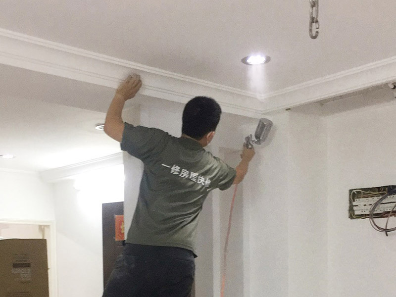 老房子墻面簡單刷白的方法，好是能自己動手省錢的那種