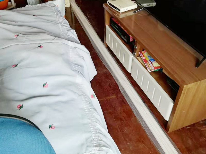 明管安裝維修：第一步是測(cè)量，確定線管和一級(jí)配電箱的固定點(diǎn)位。第二步是加工我們所需要的線管。第三步是線管的安裝和固定。第四步是管路進(jìn)入線盒或者是線盒。