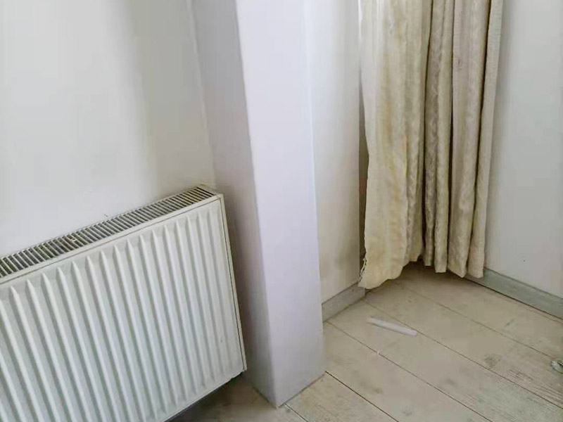 局部改造裝修：一是做好防水處理,由于大氣污染,雨水的成分已經(jīng)改變,雨、化學(xué)質(zhì)水等,對裝修材料是一個考驗(yàn),所以首先是做好防水處理工作;二是水管盡量不要用鋼鐵之類的管材,應(yīng)該用PC或其他能保持幾十年的管材;三是電線必須選擇比你現(xiàn)有的需求大3倍以上功率的電線,預(yù)備今后家庭擴(kuò)大和設(shè)備更新所需;四是電表也適當(dāng)大點(diǎn);五是門框盡量用堅質(zhì)原木,少用實(shí)木之類好看不好用的材料,門板盡量少點(diǎn)花樣,家庭出入的門就是要純潔,自然,不要搞得五花八門;