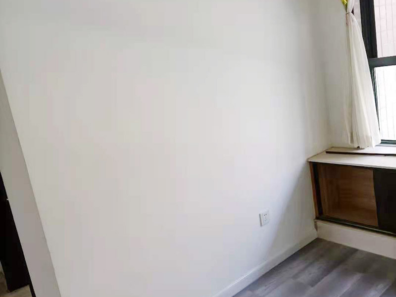 局部改造裝修：一是做好防水處理,由于大氣污染,雨水的成分已經(jīng)改變,雨、化學(xué)質(zhì)水等,對裝修材料是一個考驗(yàn),所以首先是做好防水處理工作;二是水管盡量不要用鋼鐵之類的管材,應(yīng)該用PC或其他能保持幾十年的管材;三是電線必須選擇比你現(xiàn)有的需求大3倍以上功率的電線,預(yù)備今后家庭擴(kuò)大和設(shè)備更新所需;四是電表也適當(dāng)大點(diǎn);五是門框盡量用堅質(zhì)原木,少用實(shí)木之類好看不好用的材料,門板盡量少點(diǎn)花樣,家庭出入的門就是要純潔,自然,不要搞得五花八門;