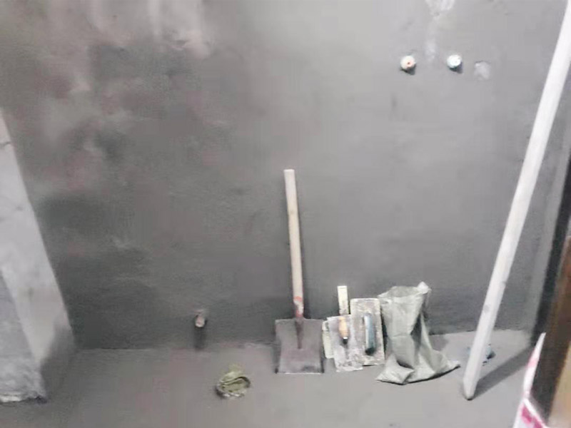 衛(wèi)生間墻埋線管找平：基層處理&rarr;找標(biāo)高、彈線&rarr;灑水濕潤(rùn)&rarr;抹灰餅和標(biāo)筋&rarr;攪拌砂漿&rarr;刷水泥漿結(jié)合層&rarr;鋪水泥砂漿面層&rarr;木抹子搓平&rarr;鐵抹子壓第一遍&rarr;第二遍壓光&rarr;第三遍壓光&rarr;養(yǎng)護(hù)。  將基層上的灰塵掃掉，用鋼絲刷和鏨子刷凈、剔掉灰漿皮和灰渣層，用10%的火堿水溶液刷掉基層上的油污，并用清水及時(shí)將堿液沖凈。 根據(jù)墻上的 1000mm水平線，往下量測(cè)出面層標(biāo)高，并彈在墻上。 根據(jù)房間內(nèi)四周墻上彈的面層標(biāo)高水平線，確定面層抹灰厚度(不應(yīng)小于20mm),然后拉水平線開(kāi)始抹灰餅(5cm*5cm)，橫豎間距為1.5―2.0米，灰餅上平面即為地面面層標(biāo)高。如果房間比較大，還須抹標(biāo)筋。鋪抹灰餅和標(biāo)筋的砂材料配合比均與抹地面的砂漿相同。水泥砂漿地面找平施工流程及工藝攪拌砂漿，用攪拌機(jī)進(jìn)行攪拌，顏?lái)氁恢隆? width=