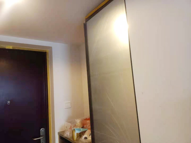 墻面家具成品保護(hù)：裝修工程成品保護(hù)包括玻璃幕墻、鋁合金成品保護(hù)、電訊通訊成品保護(hù)、木門成品保護(hù)，地面、墻面成品保護(hù)，水電成品保護(hù)，消防人防設(shè)備成品保護(hù)，通風(fēng)空調(diào)專業(yè)成品保護(hù)，吊頂成品保護(hù)以及石材成品保護(hù)。