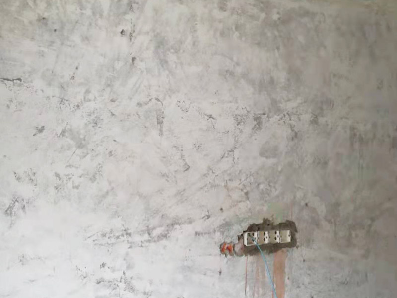 全屋電路改造：電路是家居裝飾中的隱藏工程，是家居裝飾的必然步驟。彈好平行與垂直線開(kāi)槽，放好開(kāi)關(guān)插座底盒，而開(kāi)關(guān)插座底合安裝要彈水平線開(kāi)槽，廚衛(wèi)間須根據(jù)設(shè)計(jì)的使用功能進(jìn)行彈線開(kāi)槽。布線都是使用線管進(jìn)行暗埋，電線需要并頭連接，不能隨便連接，接頭處需要使用按壓接線法，線接好之后，使用絕緣膠布包住。