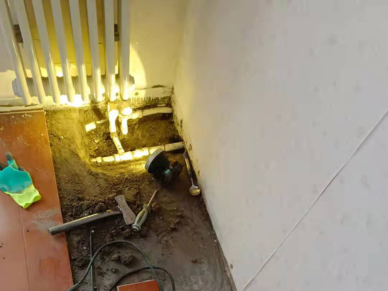室內(nèi)暖氣管道漏水維修