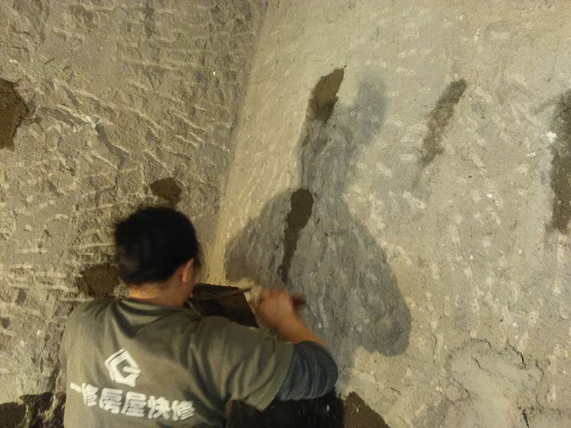 青島房屋漏水墻面發(fā)霉怎么辦，青島房屋漏水哪家好