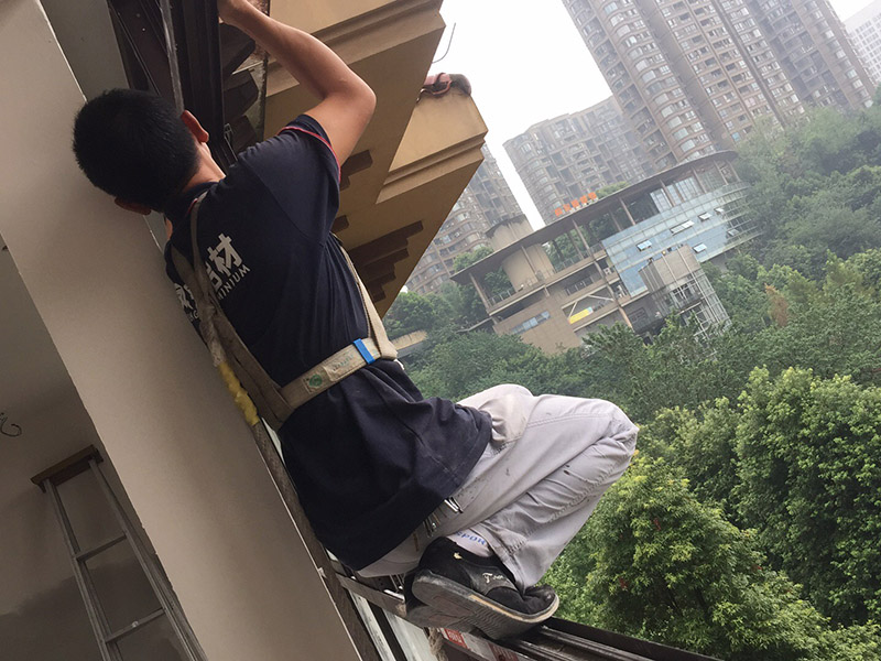 不知窗戶維修找誰，電話約上門修窗戶還能提前知道窗戶維修多少錢