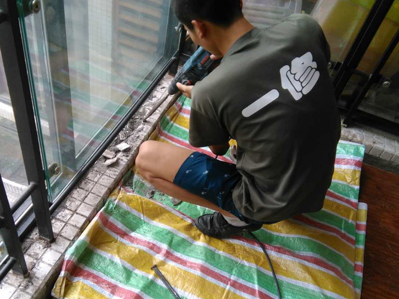 鋁合金門窗修理,為保證鋁合金門窗的使用壽命，介紹幾點應對其進行必要的維護和保養(yǎng)