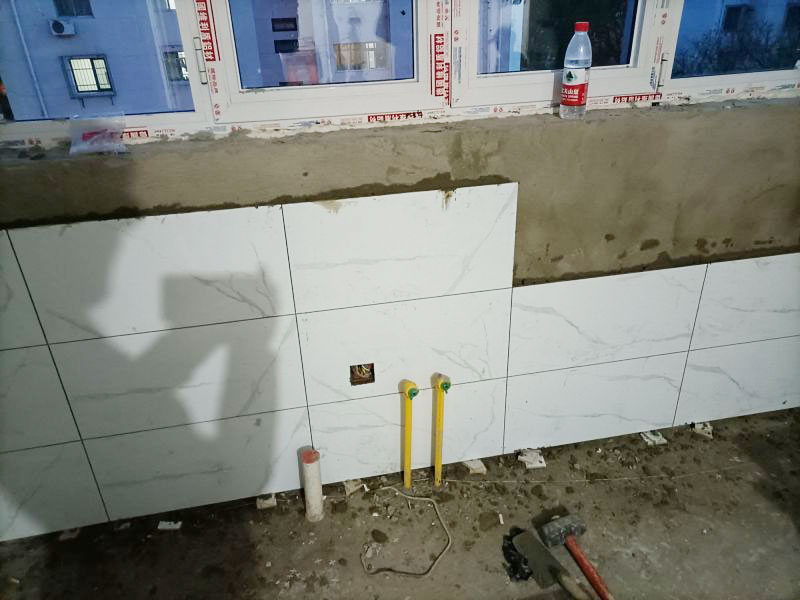 陽(yáng)臺(tái)瓷磚鋪貼施工