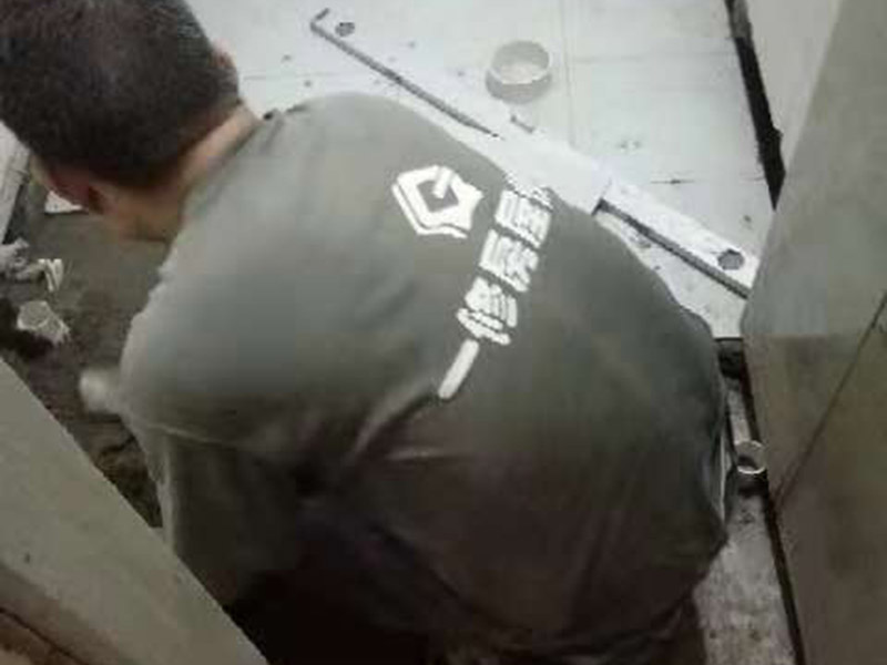 地磚鼓起怎么處理,地磚鼓起補(bǔ)救方法,地磚鼓起維修技巧