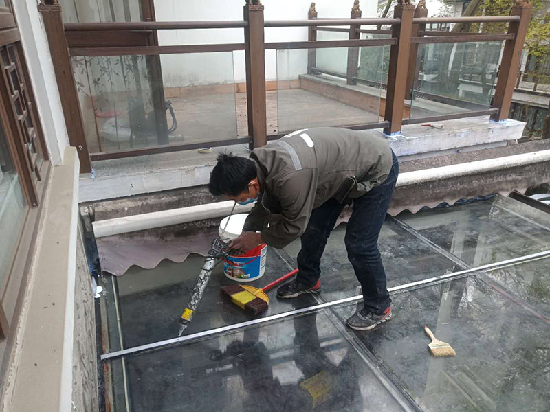 想看成都防水施工現(xiàn)場(chǎng)，不如先看評(píng)論，再約商家?guī)憧丛賵?chǎng)