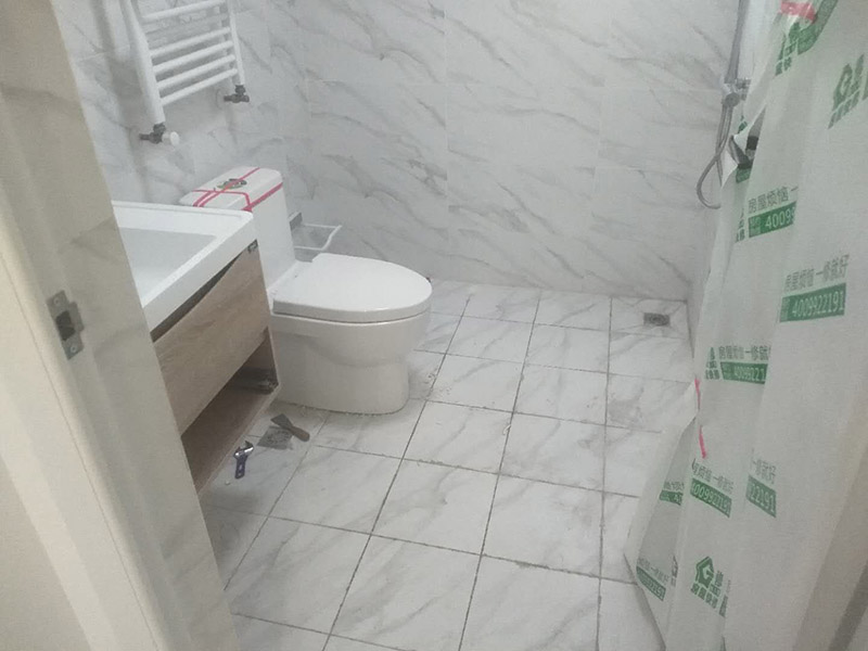 瓷磚裂縫是如何造成的，需要衛(wèi)生間瓷磚裂縫修復怎么找人