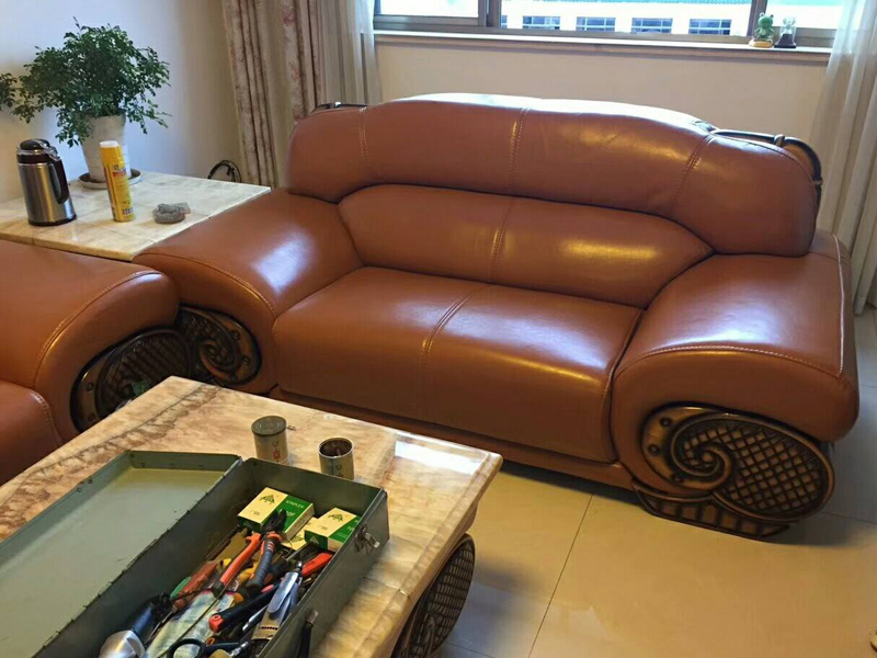 舊沙發(fā)別忙扔，沙發(fā)換皮是勤儉持家的不二之選，自己翻新沙發(fā)也行