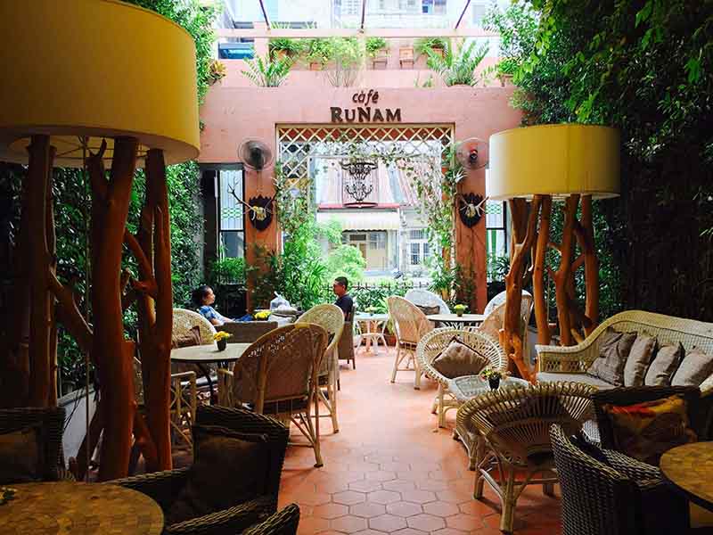 德陽(yáng)咖啡館裝修需要遵循的核心是時(shí)尚，裝修需要時(shí)刻把握主題