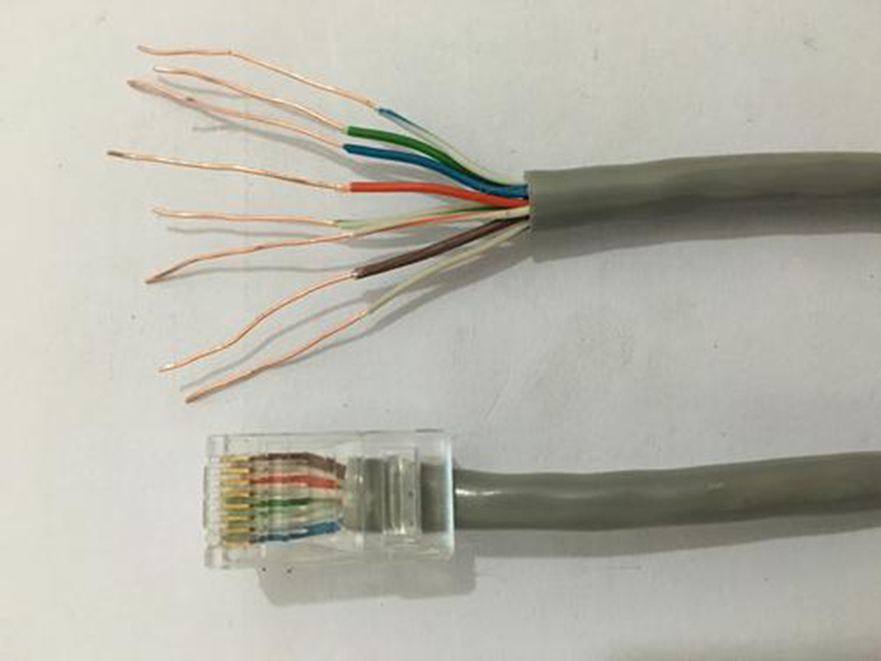 更換墻內(nèi)網(wǎng)線有技巧，兩人配合效率高，換線高手哪里找