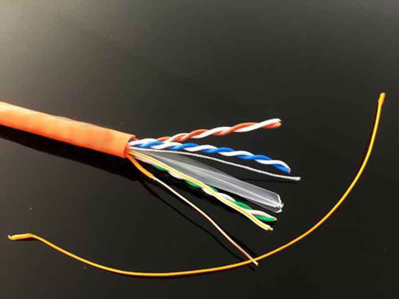 更換墻內(nèi)網(wǎng)線有技巧，兩人配合效率高，換線高手哪里找