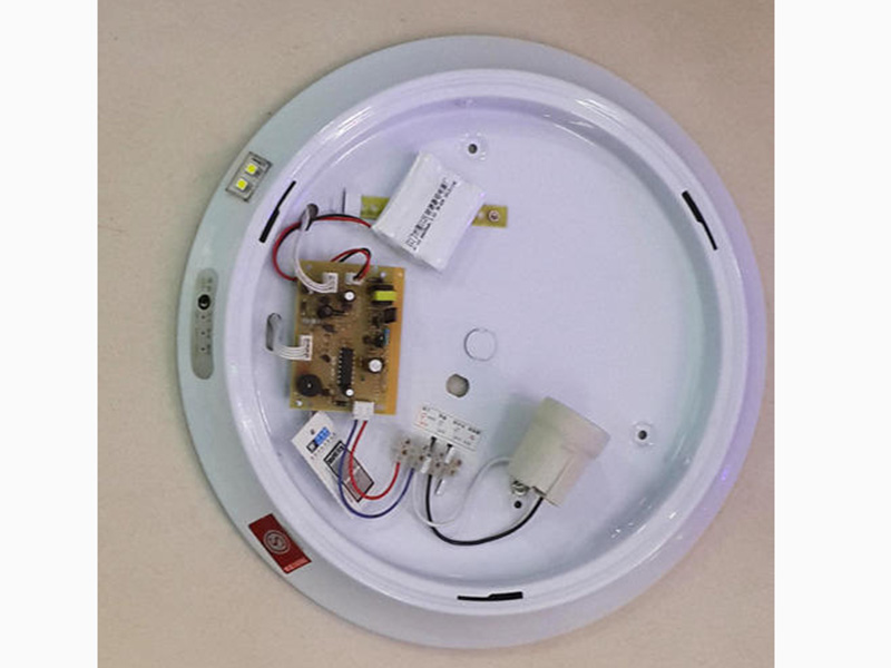 led燈通電后一閃一閃是時(shí)亮?xí)r不亮開(kāi)燈靠緣分，這種情況怎么解決