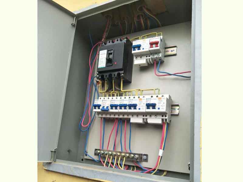  家里跳閘了推上去沒電，可能是出現(xiàn)了漏電保護(hù)器或者線路漏電的問題