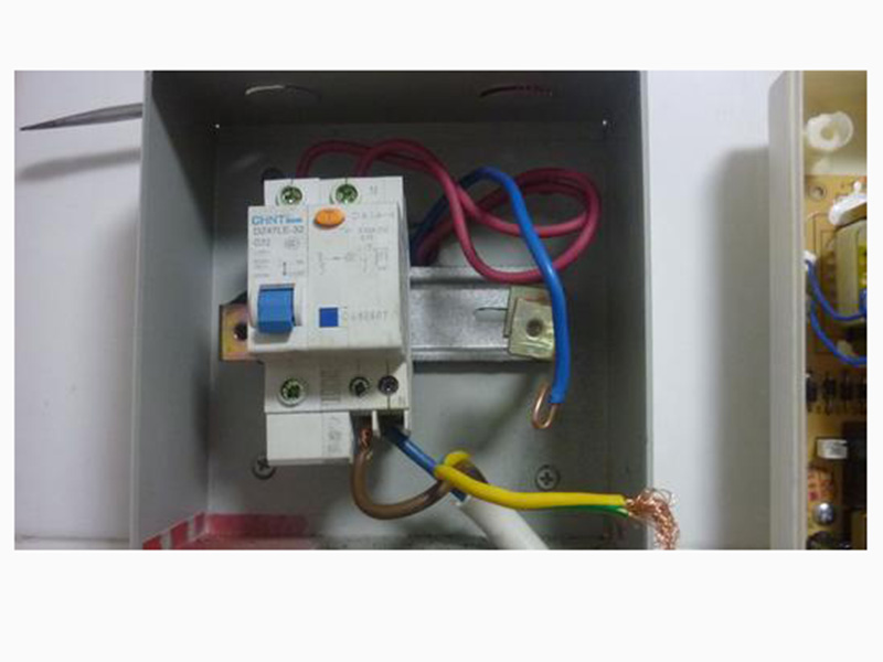 跳閘了怎么恢復用電，直接推上去是沒有用的，這樣處理更方便哦