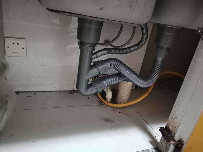 櫥柜抽屜維修工人哪里找，活兒太小一般維修公司都不接，太無奈