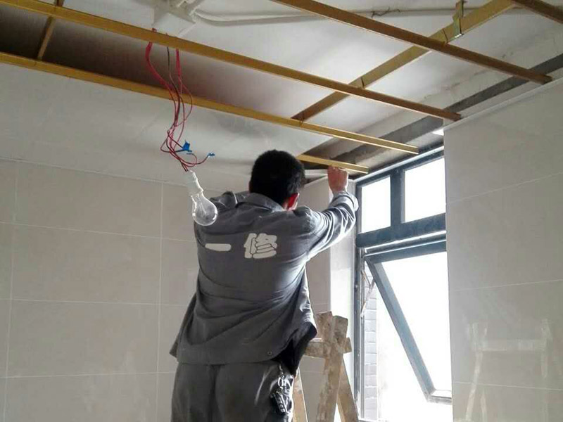 家庭電路維修檢測(cè)，跳閘多是因?yàn)榫€路過