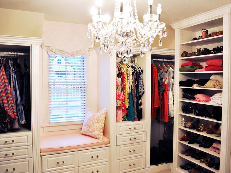 衣帽間改造要點(diǎn)，臨近廚衛(wèi)墻面應(yīng)防潮處