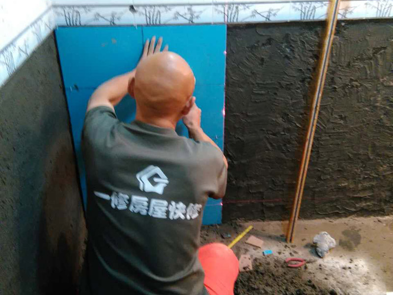 空鼓瓷磚修補(bǔ)，瓷磚中部空鼓需撬磚重鋪