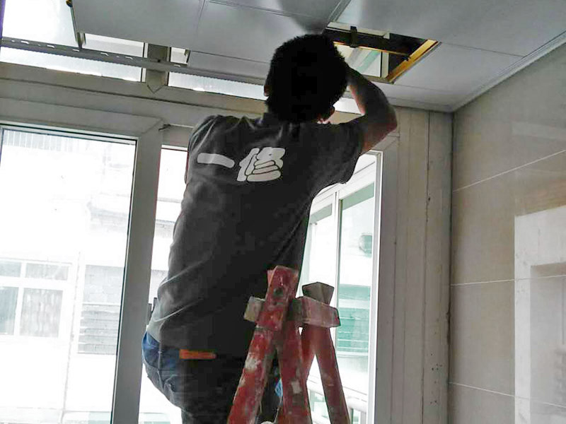 如何安裝浴霸，注意一定不要安裝在人的