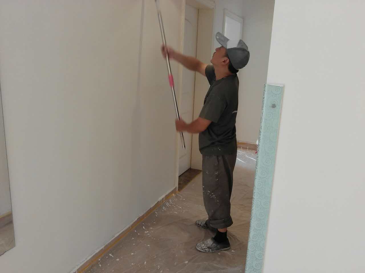 一修陽臺吊頂裝修、熱水管漏水、墻面翻