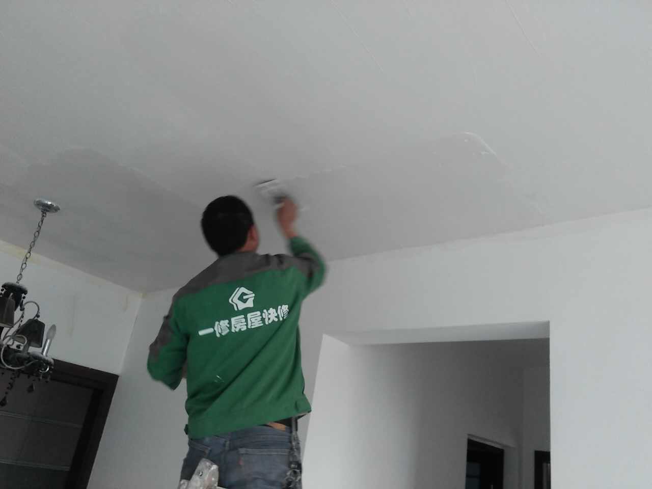 一修刮石膏技巧、地板打磨、浴霸更換、