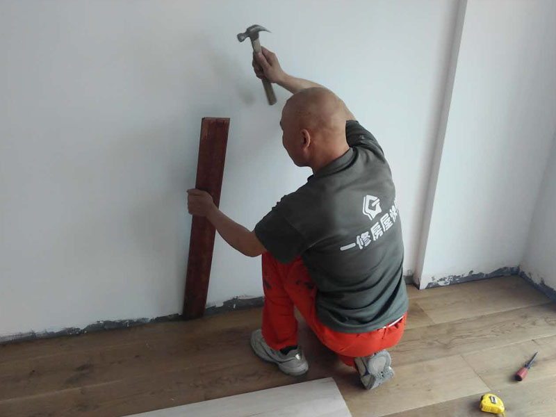 實(shí)木踢腳線的安裝步驟，正確安裝才經(jīng)久