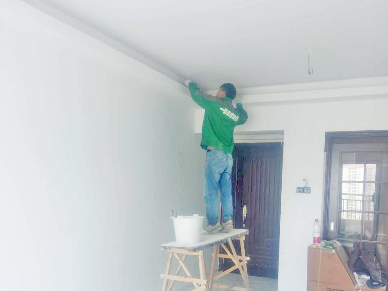 說家里電視墻看著不舒服，原來是電視墻